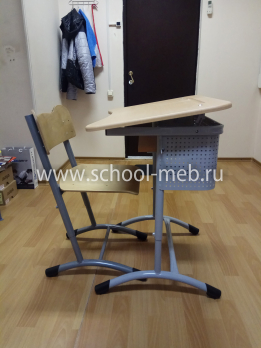 ekstra-perfo-1r-odnomestnaya-parta-s-perforirovannym-ekranom-polochkoy-i-uglom-naklona-stoleshnitsy4 ekstra-perfo-1r-odnomestnaya-parta-s-perforirovannym-ekranom-polochkoy-i-uglom-naklona-stoleshnitsy4