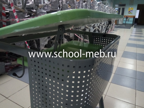 premera-1r-perfo-zelyonaya-odnomestnaya-parta-s-polkoy-i-naklonom1