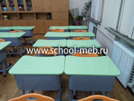 premera-2r-perfo-zelyonaya-dvuhmestnaya-parta-s-perforatsiey-i-polochkoy2