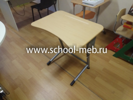 premera-perfo-1r-odnomestnaya-parta-s-ekranom-polochkoy-i-uglom-naklona2