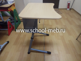 premera-perfo-1r-odnomestnaya-parta-s-ekranom-polochkoy-i-uglom-naklona4