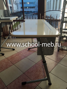 premera-2r-perfo-dvuhmestnaya-parta-s-ekranom-i-naklonom1 premera-2r-perfo-dvuhmestnaya-parta-s-ekranom-i-naklonom1