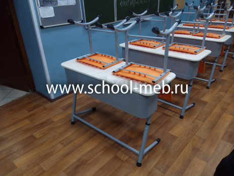 premera-2r-perfo-dvuhmestnaya-parta-s-ekranom-uglom-naklona-i-polochkoy3 premera-2r-perfo-dvuhmestnaya-parta-s-ekranom-uglom-naklona-i-polochkoy3