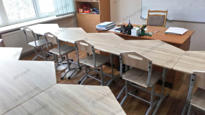 ekstra-d-odnomestnaya-parta-s-pyatiugolnoy-stoleshnitsey1